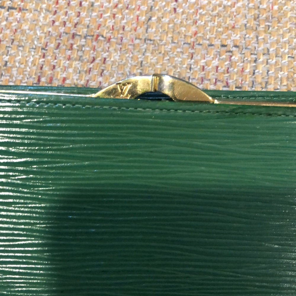 LOUIS VUITTON Green EPI Kiss Lock Wallet Porte Monnaie Viennois MI0966 - Picture 4 of 17